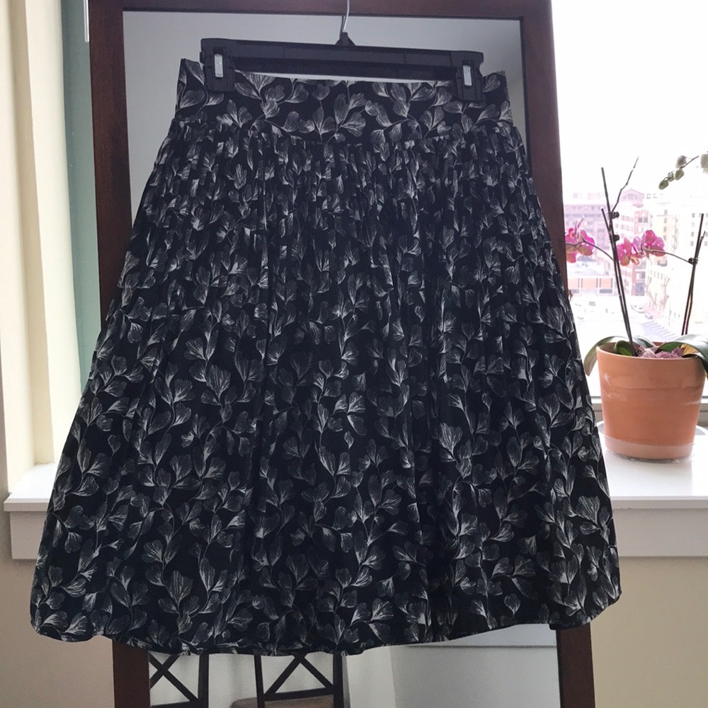 Pleated printed skirt